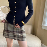 Højtaljet nederdel med farveblok og ternet mønster