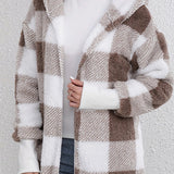 Mellemlang frakke med en blød, ternet hætte