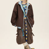 Vendbar jakke med opretstående krave og farveblokke