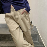 Cargojeans med lige ben og dekonstruerede paneler