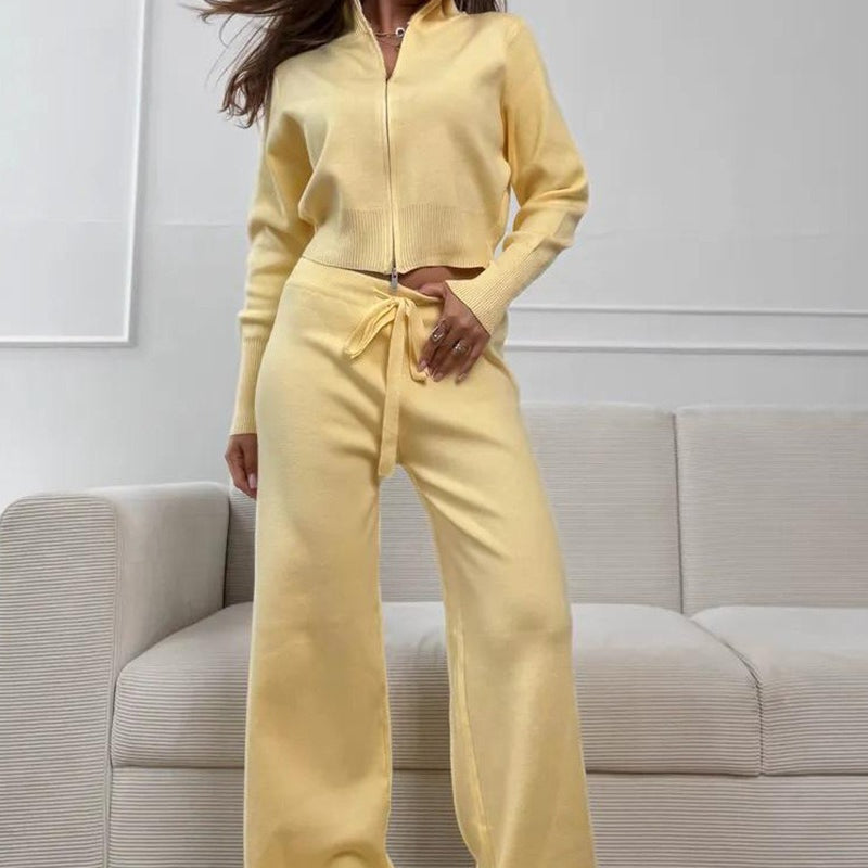 Todelt, tætsiddende striksæt med tovejslynlås for komfort på farten