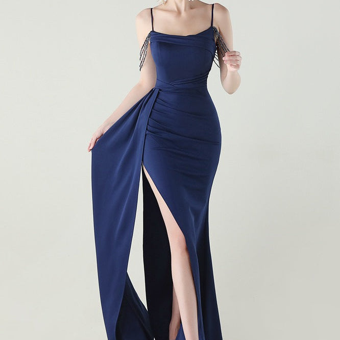 Havfrue-aftenkjole i satin med tynde stropper