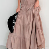 Lang, højtaljet A-formet nederdel med kontrasterende snøre, boheme-chic stil