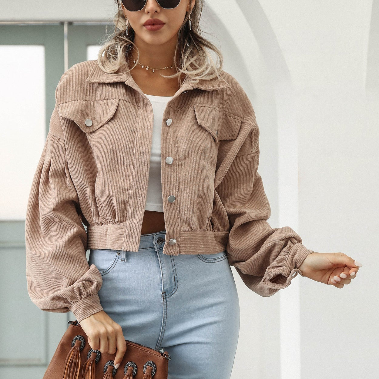 Kort fløjlsjakke med knapper