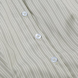 Elegant stribet bluse med off-shoulder design, tætsiddende snit.