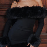 Bodycon minikjole med bløde paneler, off-shoulder design og en smal talje