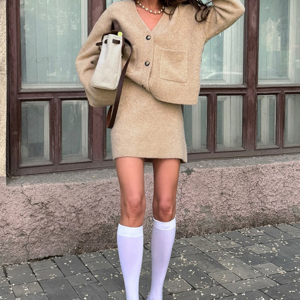 Chic todelt, ensfarvet tweed cardigan og nederdelsæt