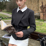 Elegant todelt frakke i ensfarvet imiteret uld med en hakket, tilspidset krave