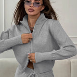 Todelt, tætsiddende striksæt med tovejslynlås for komfort på farten