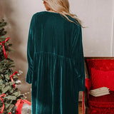 Løstsiddende minikjole i fløjl med udskæringer og bundet talje