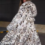 Lang frakke med hætte i leopardprintet kunstpels