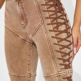 Denimjeans med snørebånd og snøre