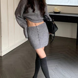 Todelt, cropped, tætsiddende striksæt med rund hals