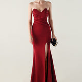 Stropløs plisseret aftenkjole med hjerteformet halsudskæring