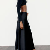 Højtaljet, tætsiddende lige midi-nederdel i satin