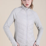 Let, tætsiddende dunjakke med høj krave, vindtæt sportsjakke