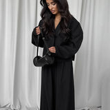 Todelt sæt: ensfarvet V-hals cardigan med tilspidsede ben