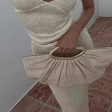 Sexet sæt med off-shoulder maxinederdel og tanktop