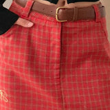 Lavtaljet ternet nederdel med broderi af bogstaver