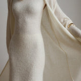 Todelt sæt: ærmeløs kjole og strikket cardigan