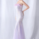 Aftenkjole med pailletter og strudsefjer