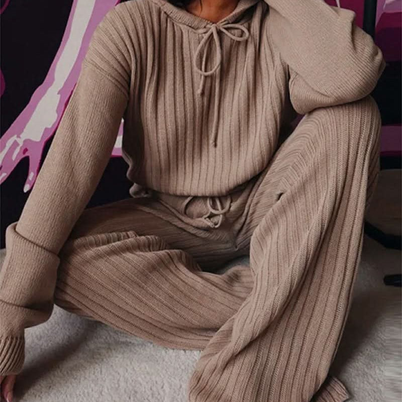 Damesæt – Ribbet strik – Komfortabel og elegant – Langærmet top med tætsiddende bukser