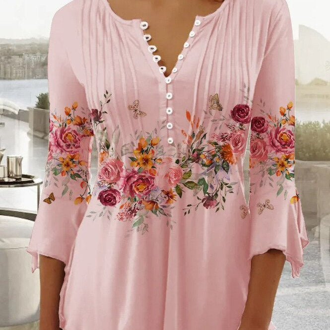 Dametop – Blomsterprint – Løstsiddende – 3/4-ærmer – V-hals med knap – Let stof