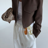 Kort brun jakke med lynlås