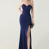 Stropløs plisseret aftenkjole med hjerteformet halsudskæring