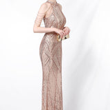 Paillettebesat havfrue-maxikjole med åben ryg