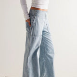 Jeans med elastisk linning med mellemhøj talje, rynkede ben og vide ben