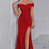 Paillettebesat aftenkjole med off-shoulder-snit og slids