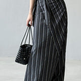 Lang, stribet, højtaljet A-formet nederdel med bindelukning