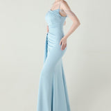 Havfrue-aftenkjole i satin med tynde stropper