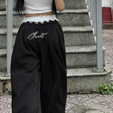 Cargobukser i urban stil med blondepaneler