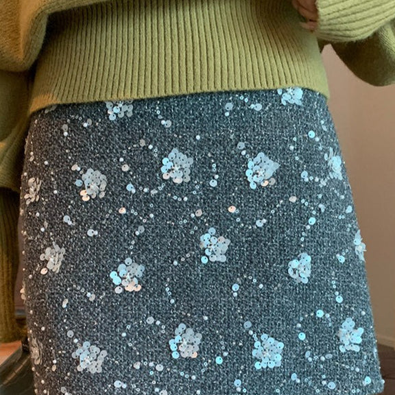 Højtaljet trapeznederdel broderet med pailletter