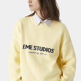 Løstsiddende broderet strikbluse