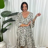 Damekjole - V-hals - Flagrende pasform - 3/4 ærmer - Trendy dyreprint