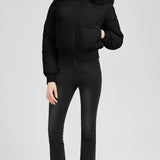 Tætsiddende dunjakke med kort talje