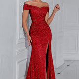 Paillettebesat aftenkjole med off-shoulder-snit og slids