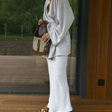 Todelt sæt: grå nederdel med snøredetaljer og ankelkant til kontoret