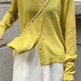 Let strikket vest med V-hals