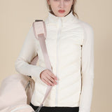 Let, tætsiddende dunjakke med høj krave, vindtæt sportsjakke