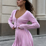 Sexet todelt sæt bestående af en crop top i mesh og en nederdel