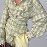 Langærmet, farveblok-ternet bluse med bælte