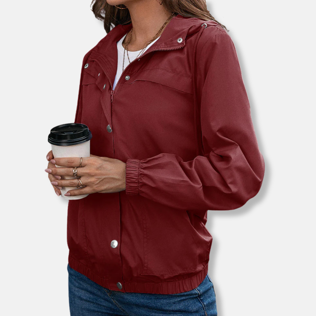 Damejakke til friluftsbrug – Løs pasform – Vandtæt – Hætte – Lynlås og knapper – Lommer