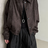 Kort ruskindsjakke med hakkrave