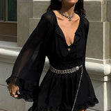 Kort sort, transparent strikkjole med rynket talje