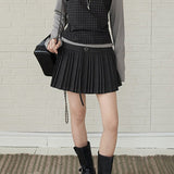 Højtaljet plisseret nederdel i ensfarvet uld