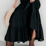 Lang, højtaljet A-formet nederdel med kontrasterende snøre, boheme-chic stil